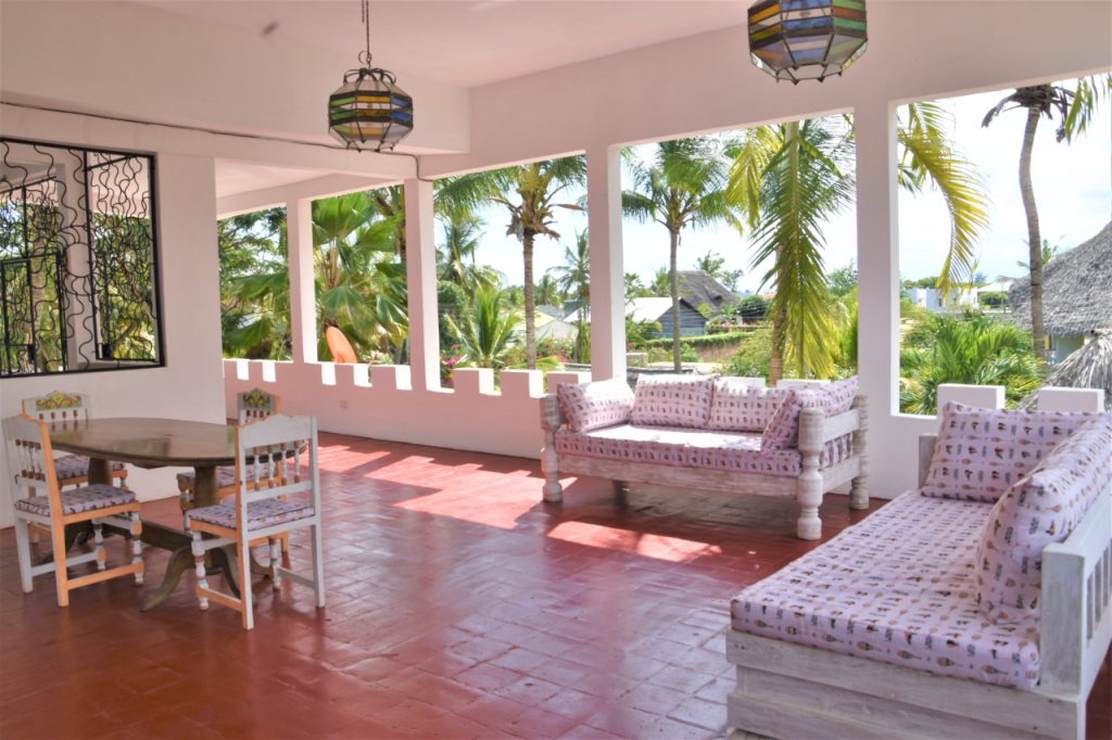 6 Bedroom House With Swimming Pool